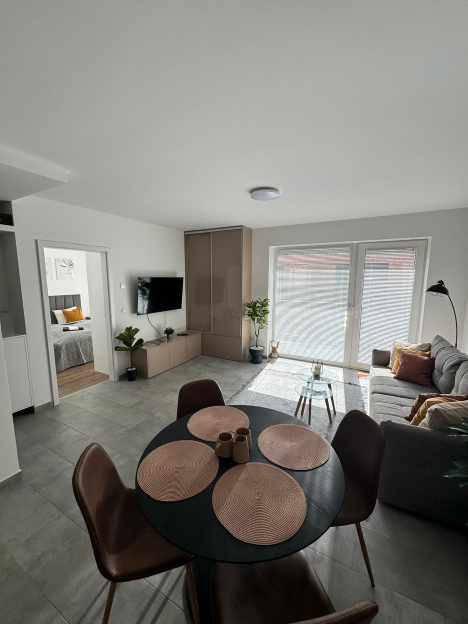 Hello 5C Apartman - เปตช์ ภายนอก รูปภาพ